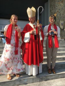 Confirmation de Margaux et Prisca lors de la rentrée diocésaine en septembre 2020