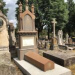 Restauration de la tombe offerte par les paroissiens de Saint Aubin ­