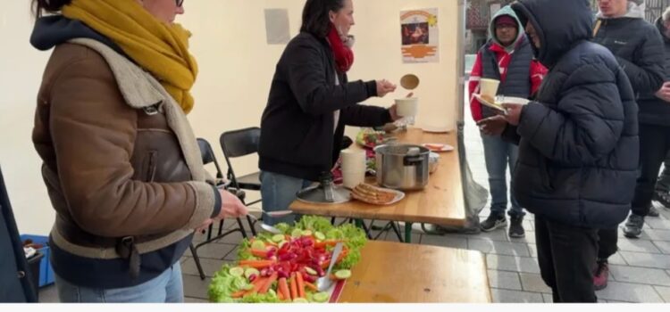 Remerciements après le repas de Noël pour les amis de la rue